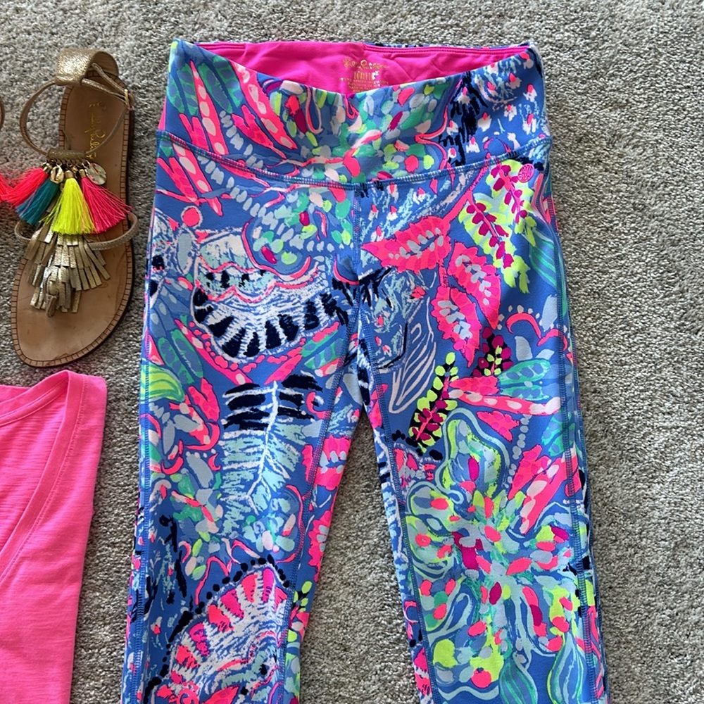 Lilly Pulitzer Luxletic Weekender Cropped Leggings - Picture 2 of 7